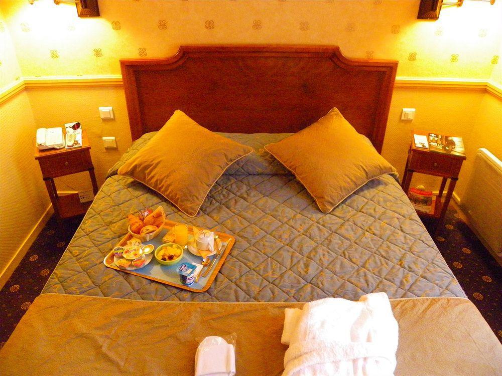 Hotel Poussin Paris Dış mekan fotoğraf