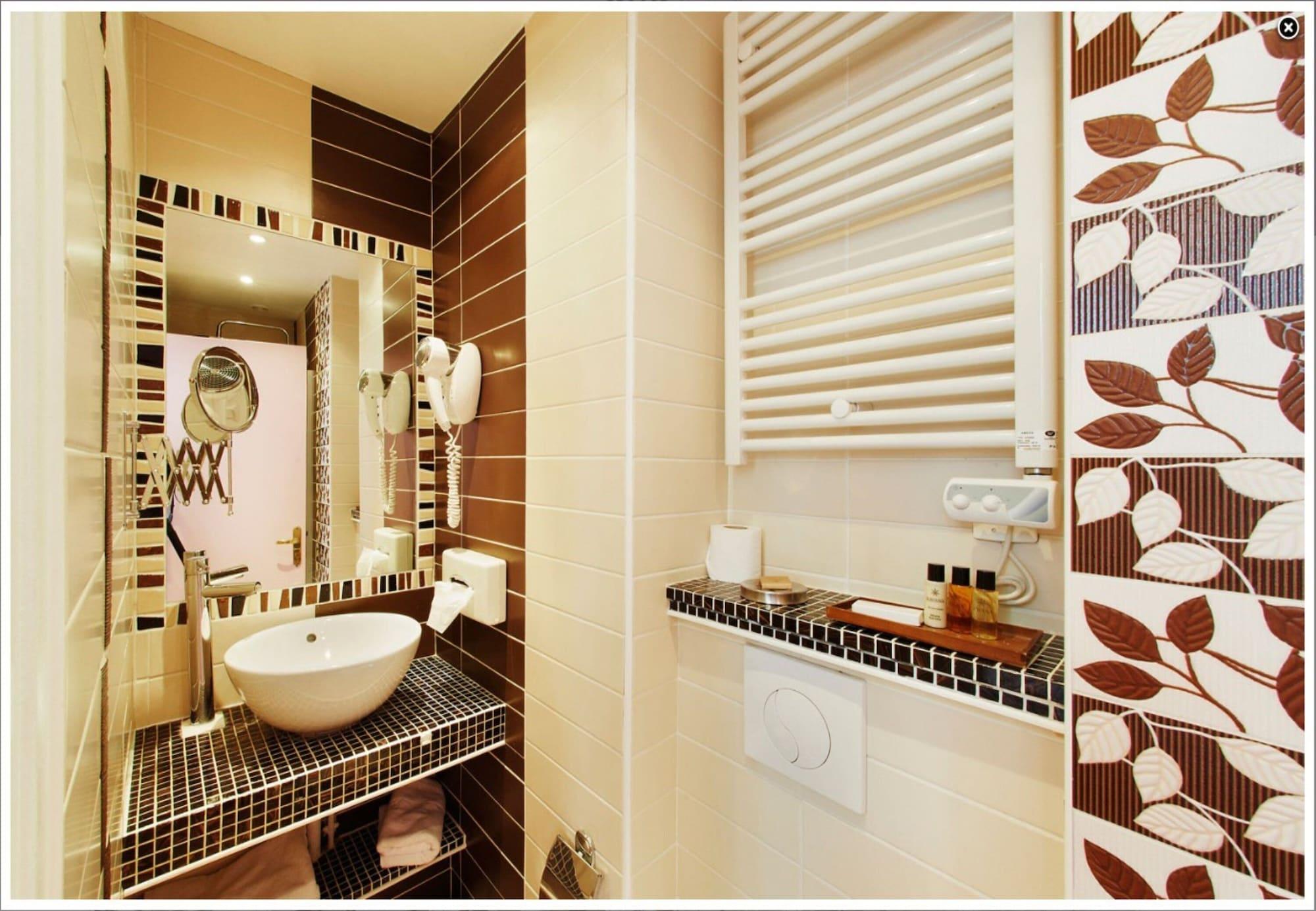 Hotel Poussin Paris Dış mekan fotoğraf