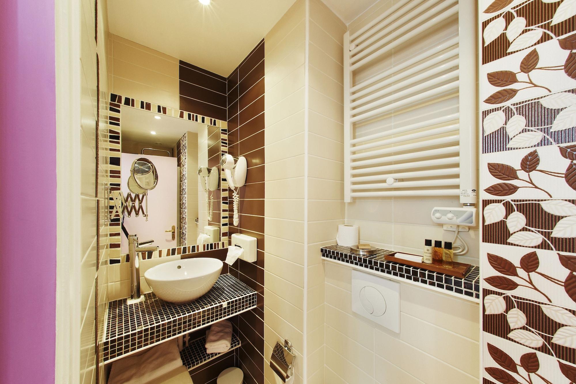 Hotel Poussin Paris Dış mekan fotoğraf