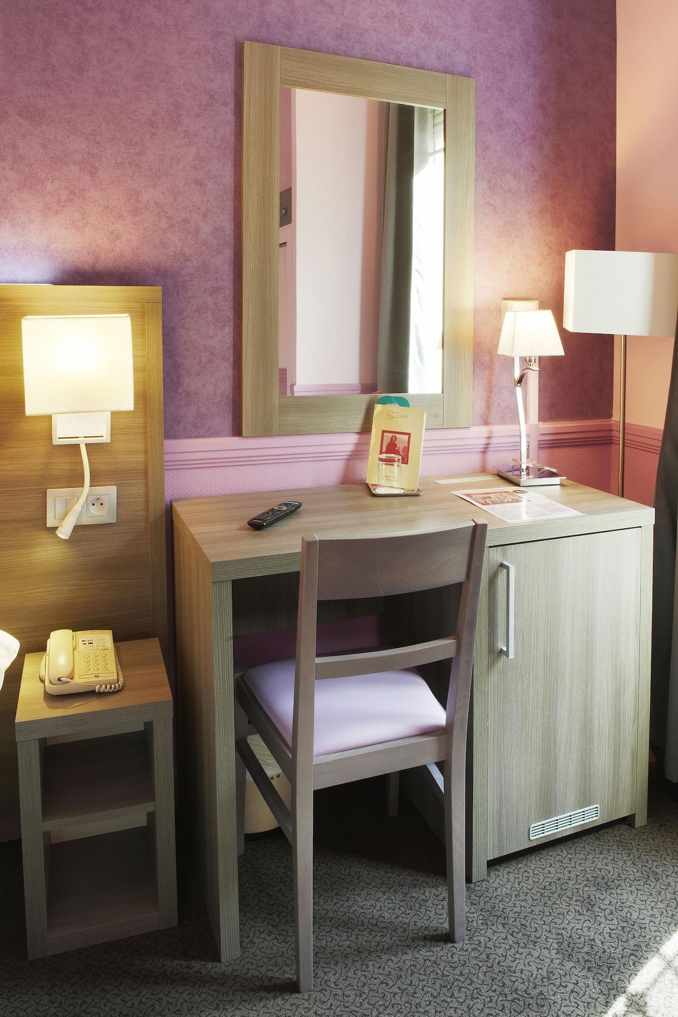 Hotel Poussin Paris Dış mekan fotoğraf