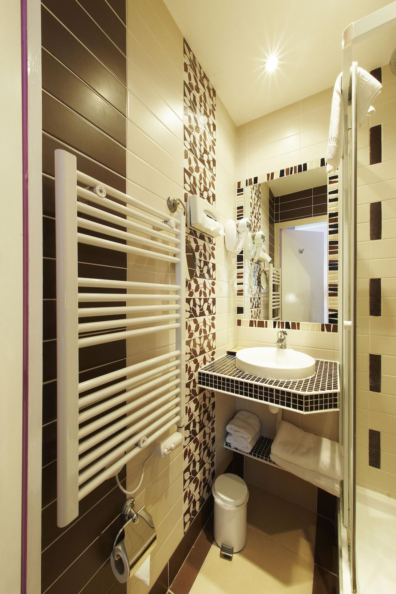 Hotel Poussin Paris Dış mekan fotoğraf