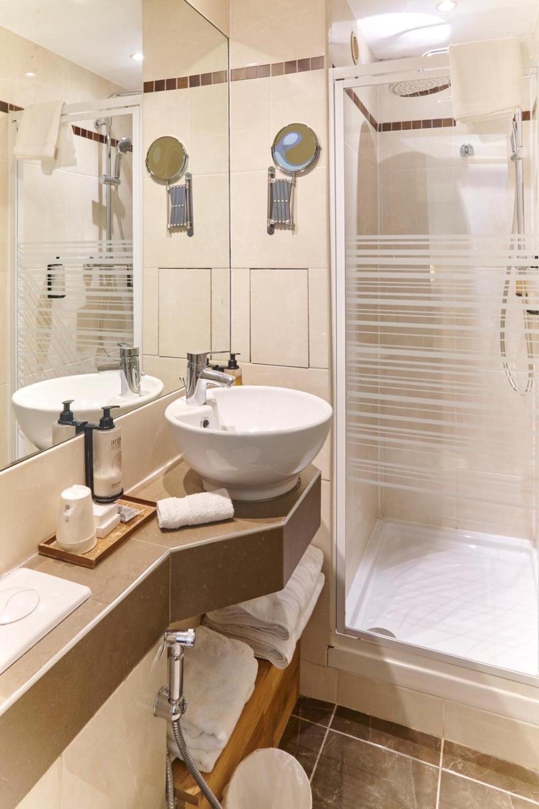 Hotel Poussin Paris Dış mekan fotoğraf